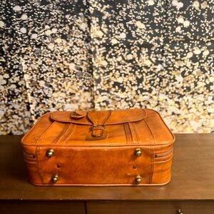 Elegant Tan Leather Men's Bag